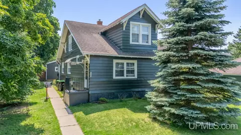 1305 W B, Iron Mountain, MI 49801