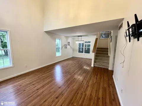 Living - 1421 Newcastle, Davison, MI 48423 photo 2 of 5