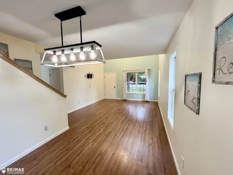 Living - 1421 Newcastle, Davison, MI 48423 photo 3 of 5