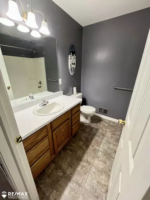 Bath - 1421 Newcastle, Davison, MI 48423 photo 1 of 1