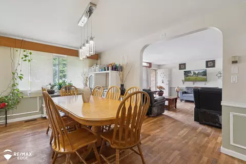 Dining - 1201 Gilbert, Flint, MI 48532 photo 1 of 2