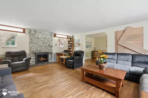 Living - 1201 Gilbert, Flint, MI 48532 photo 1 of 2