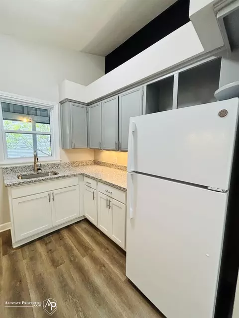 Kitchen - 405 Sequoia, Davison, MI 48423 photo 3 of 3