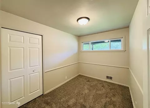 Bedroom - 405 Sequoia, Davison, MI 48423 photo 1 of 4