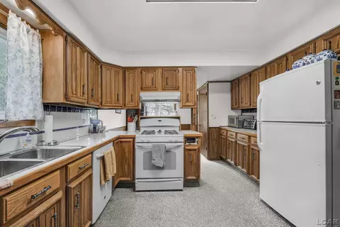 Kitchen - 318 E Adrian, Blissfield, MI 49228 photo 1 of 2