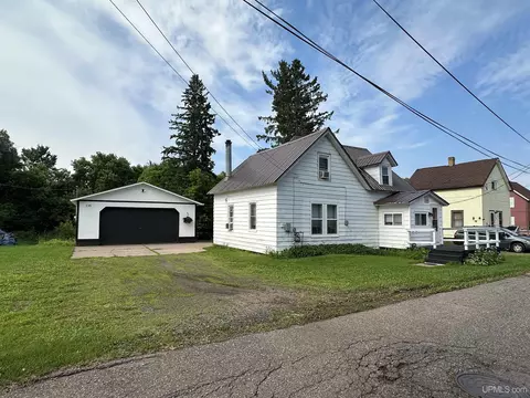 136 Salisbury, Ishpeming, MI 49849 photo 2
