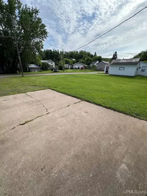 136 Salisbury, Ishpeming, MI 49849 photo 29