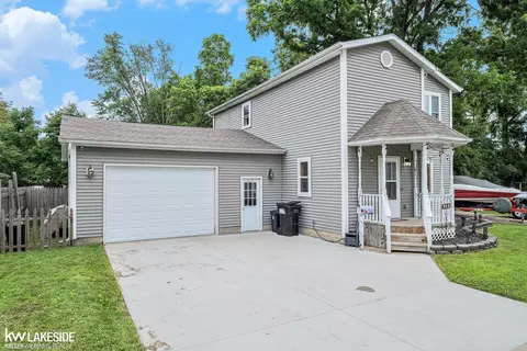 212 Darrow, Clio, MI 48420 photo 3