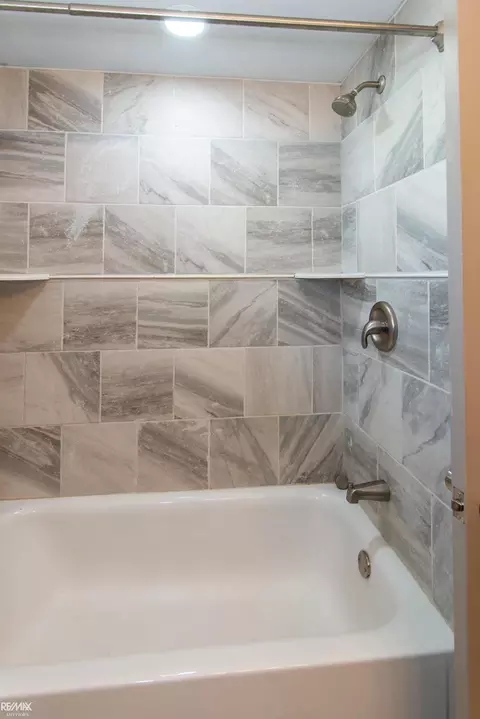 Bath - 6123 Pointe Tremble, Algonac, MI 48001 photo 5 of 5