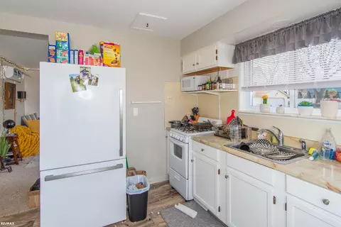 Kitchen - 6123 Pointe Tremble, Algonac, MI 48001 photo 3 of 4