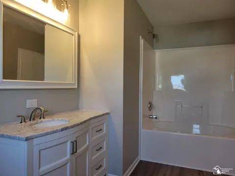 Bath - 2844 1st, Monroe, MI 48162 photo 1 of 3