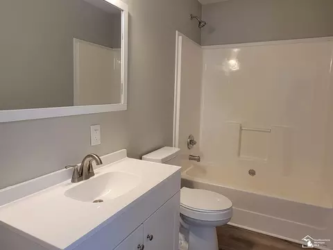Bath - 2844 1st, Monroe, MI 48162 photo 3 of 3