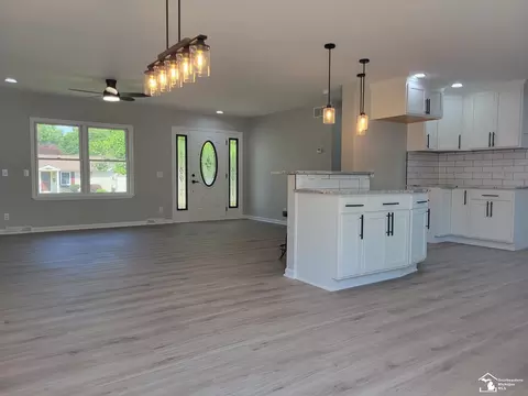 Living - 2844 1st, Monroe, MI 48162 photo 6 of 7