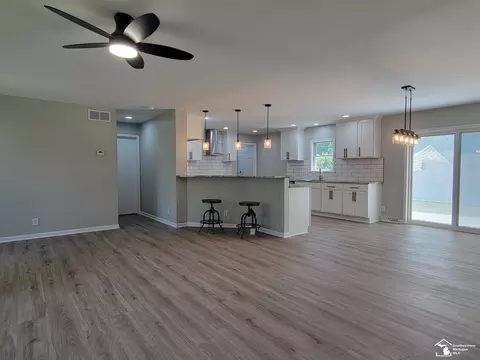 Living - 2844 1st, Monroe, MI 48162 photo 3 of 7