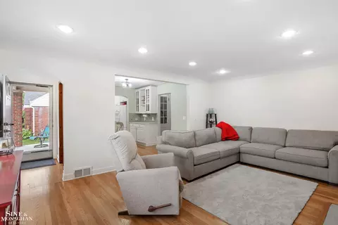 425 Madison, Grosse Pointe Farms, MI 48236 photo 3