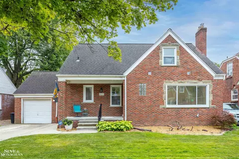 425 Madison, Grosse Pointe Farms, MI 48236