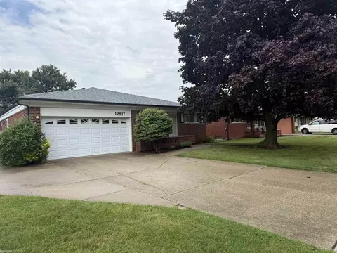 12817 Plumbrook, Sterling Heights, MI 48312