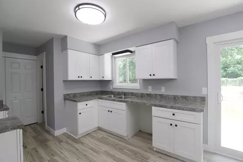 Kitchen - 7192 Partridge, Flushing, MI 48433 photo 6 of 6