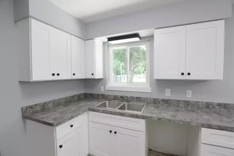 Kitchen - 7192 Partridge, Flushing, MI 48433 photo 5 of 6