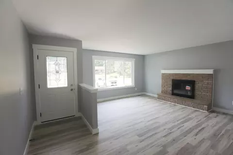 Living - 7192 Partridge, Flushing, MI 48433 photo 2 of 4