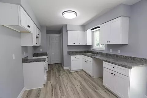 Kitchen - 7192 Partridge, Flushing, MI 48433 photo 4 of 6