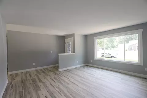 Living - 7192 Partridge, Flushing, MI 48433 photo 3 of 4