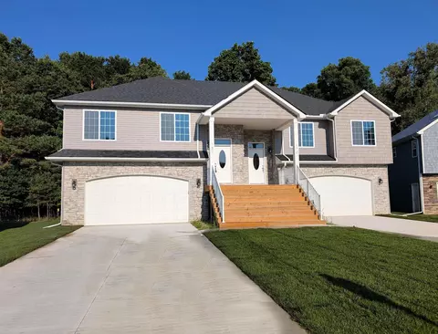 180 Whispering Pnes, Fenton, MI 48430