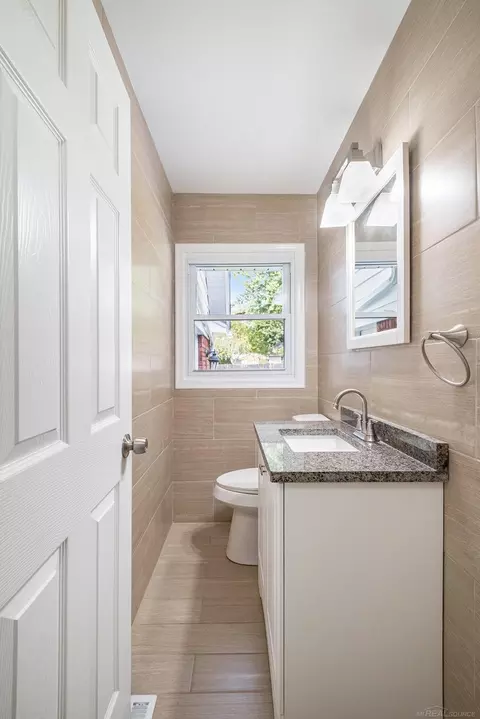 Bath - 1379 Williamsburg, Flint, MI 48507 photo 2 of 2