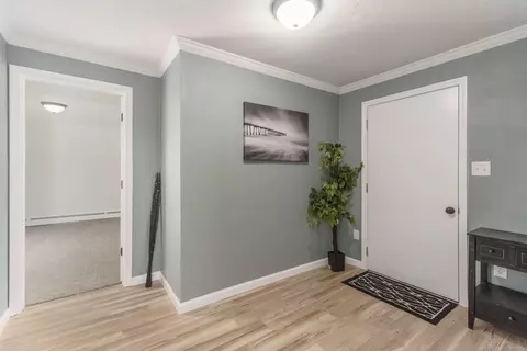 Entry Way - 1505 Shrewsbury, Adrian, MI 49221 photo 3 of 3
