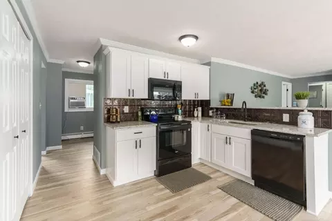 Kitchen - 1505 Shrewsbury, Adrian, MI 49221 photo 4 of 4