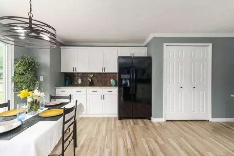 Kitchen - 1505 Shrewsbury, Adrian, MI 49221 photo 2 of 4