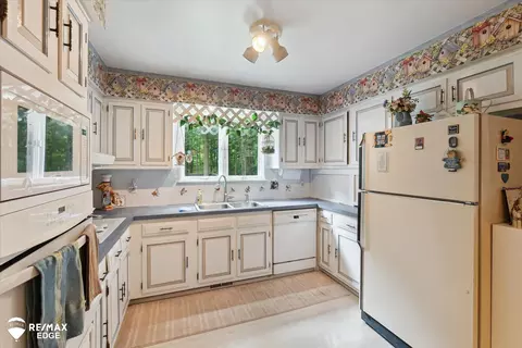 11206 E Atherton, Davison, MI 48423 photo 16