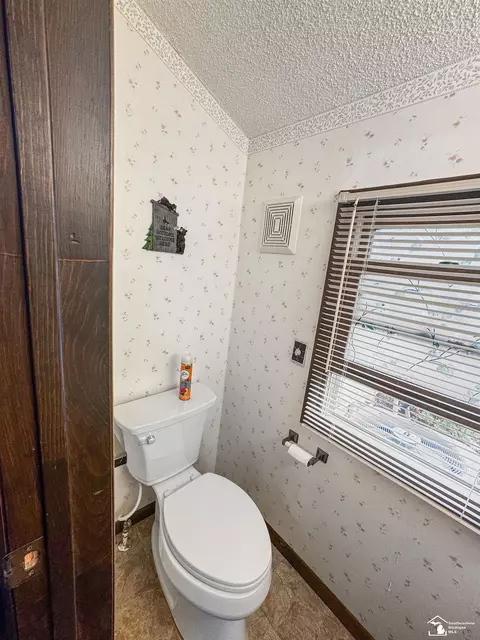 Bath - 1534 Doty, Monroe, MI 48162 photo 2 of 4
