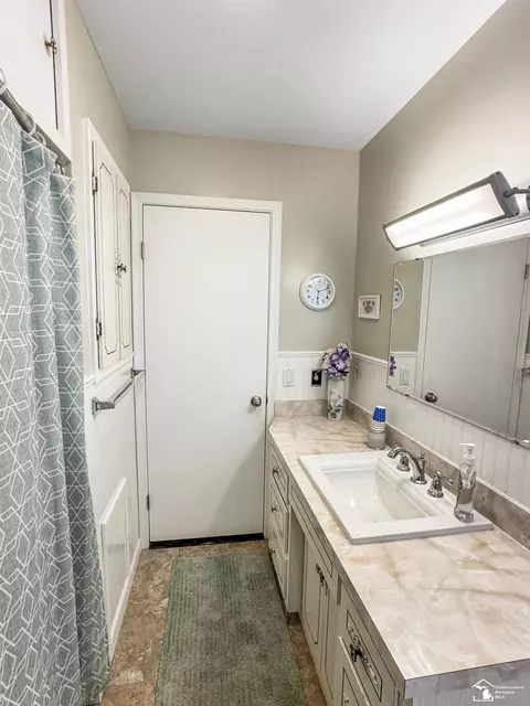 Bath - 1534 Doty, Monroe, MI 48162 photo 4 of 4