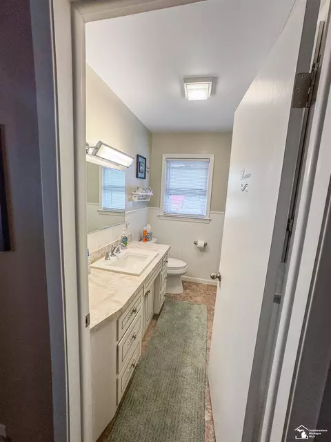 Bath - 1534 Doty, Monroe, MI 48162 photo 3 of 4
