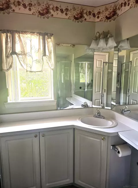 Bath - 51810 Walnut, Macomb, MI 48042 photo 8 of 10