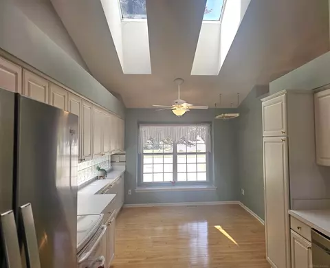 Kitchen - 51810 Walnut, Macomb, MI 48042 photo 7 of 10