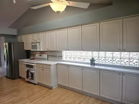 Kitchen - 51810 Walnut, Macomb, MI 48042 photo 1 of 10