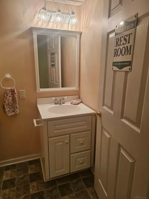 Bath - 51810 Walnut, Macomb, MI 48042 photo 10 of 10