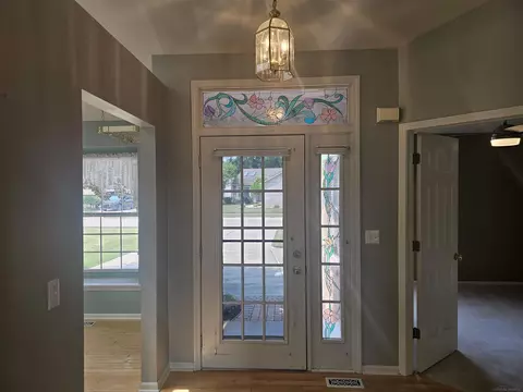Entry Way - 51810 Walnut, Macomb, MI 48042 photo 3 of 5