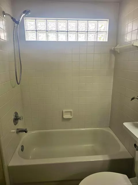 Bath - 51810 Walnut, Macomb, MI 48042 photo 2 of 10
