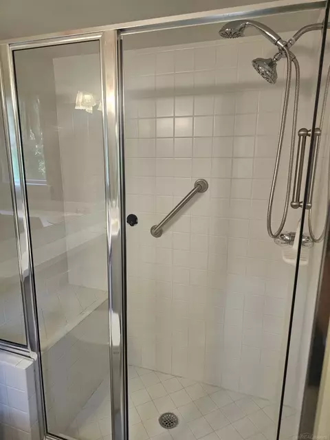 Bath - 51810 Walnut, Macomb, MI 48042 photo 6 of 10