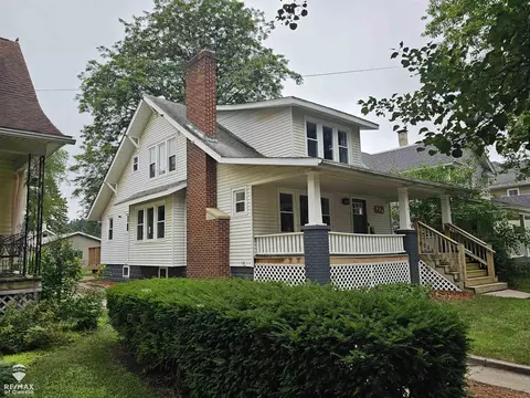 624 E Comstock, Owosso, MI 48867