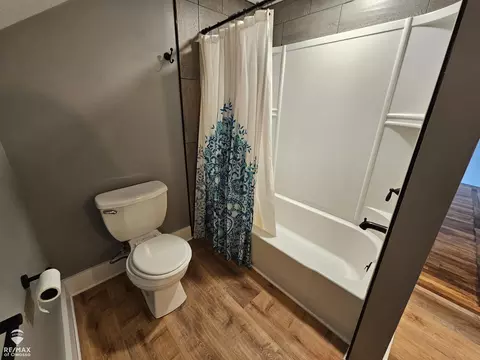 Bath - 624 E Comstock, Owosso, MI 48867 photo 3 of 3