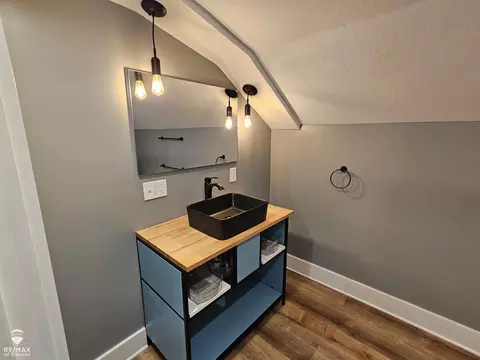Bath - 624 E Comstock, Owosso, MI 48867 photo 2 of 3