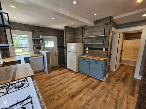 Kitchen - 624 E Comstock, Owosso, MI 48867 photo 2 of 2