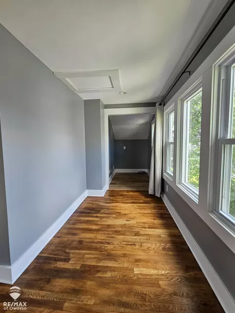 Entry Way - 624 E Comstock, Owosso, MI 48867 photo 2 of 3