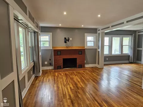 Living - 624 E Comstock, Owosso, MI 48867 photo 1 of 2