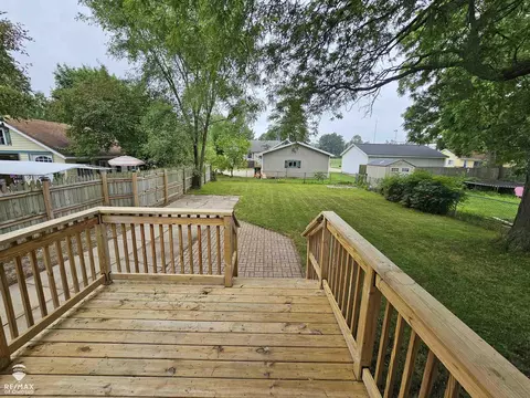 Exterior - 624 E Comstock, Owosso, MI 48867 photo 2 of 3