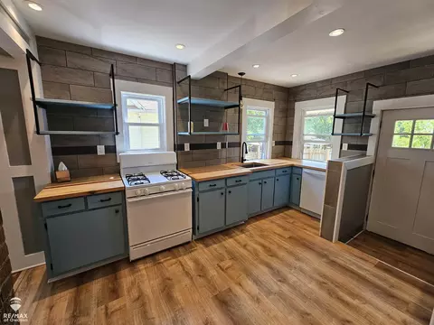Kitchen - 624 E Comstock, Owosso, MI 48867 photo 1 of 2